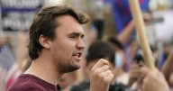 Charlie Kirk muere tras ser baleado en un evento en Utah, dice el presidente Trump