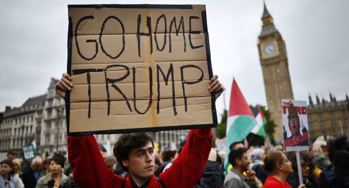Trump se reúne con Carlos III en Reino Unido; ciudadanos se manifiestan en su contra