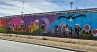 La fe y la cultura pintadas en 150 metros: Nuevo mural en la rotonda de Limache