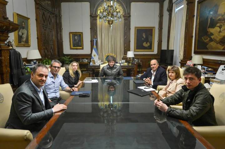 “La Libertad Avanza o Argentina retrocede”, dijo el presidente Milei tras encabezar la mesa política