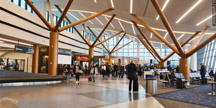 FAA investigating reports of green laser shone at flights