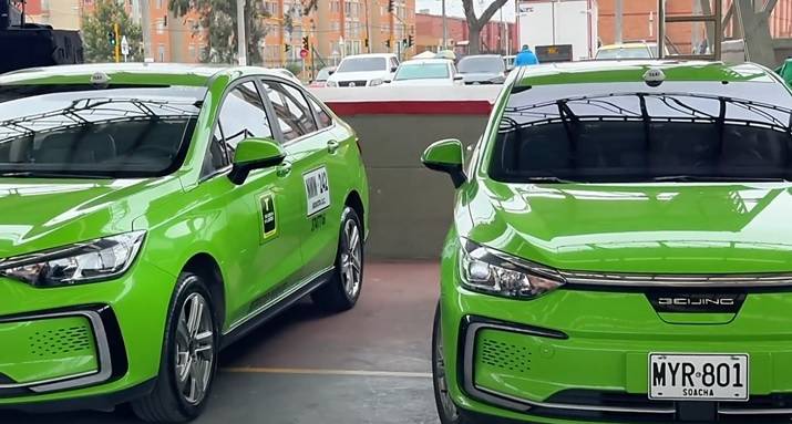 Soacha apuesta por taxis eléctricos para modernizar el transporte y mejorar la calidad del aire