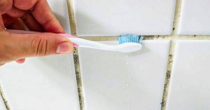 How to clean stubborn mouldy bathroom grout in 10 minutes
