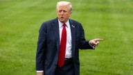 Donald Trump pide rebajar el precio de los medicamentos mientras desfinancia los seguros de salud