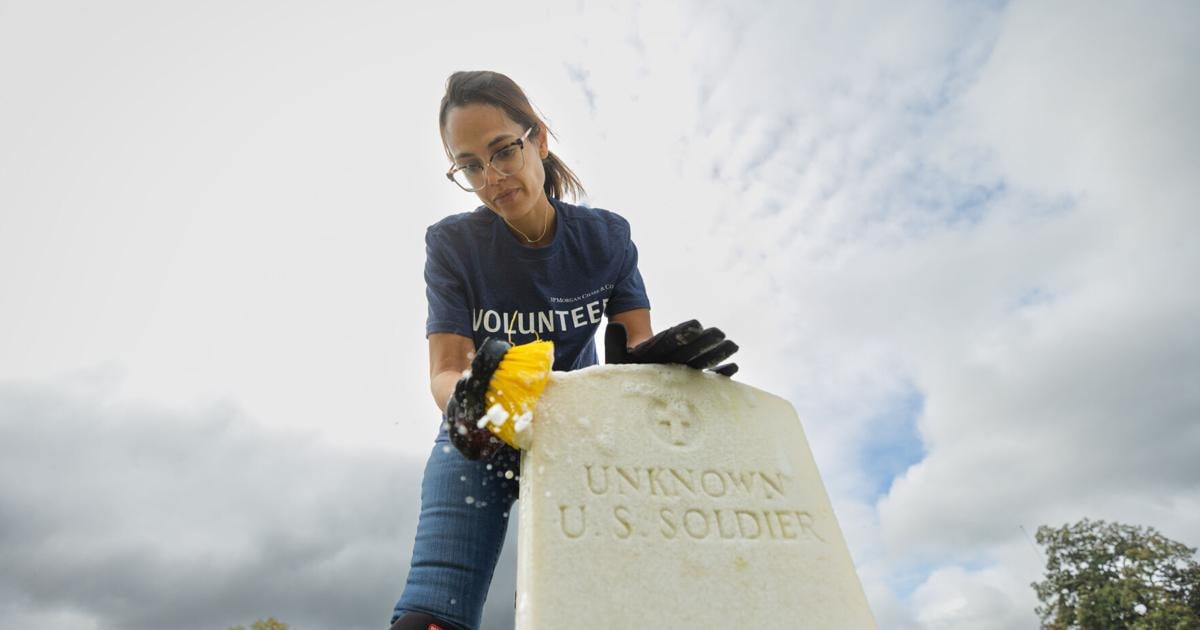 Richmond cemetery cleanup a Sept. 11 ritual to honor fallen