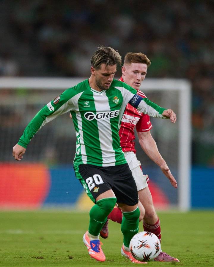 Real Betis salvó empate en casa ante el Nottingham Forest 2-2 en inicio de la Europa League