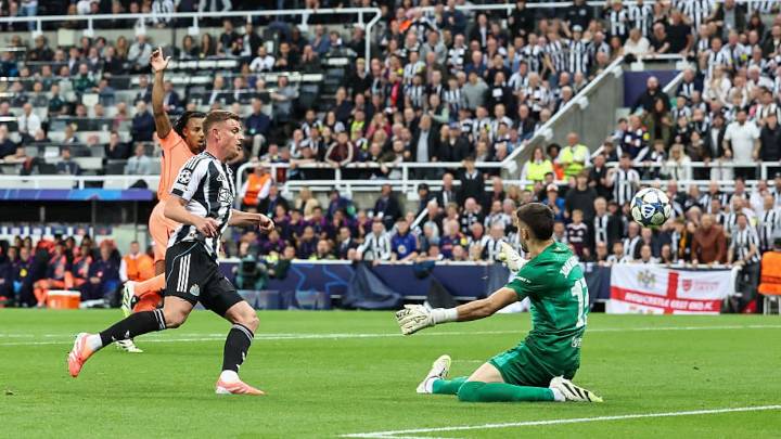 Por paradas como esta, el Barça ha fichado a Joan García: pie salvador del portero para mantener el empate ante el Newcastle