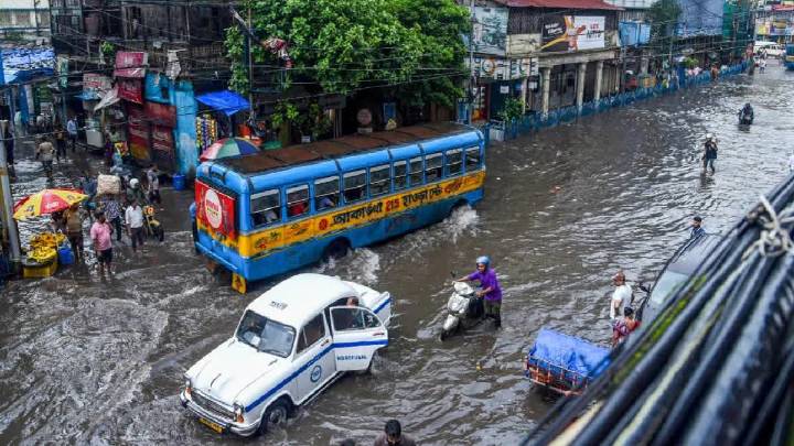 Electrocution Deaths In Rain-Hit Kolkata: CESC Disowns Responsibility After Mamata Blames Utility