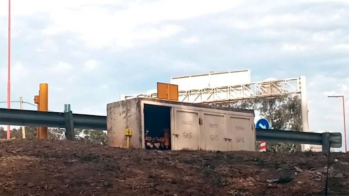 Fuga de gas: Bomberos de la Policía intervinieron en una casilla sobre Avda. Núñez…