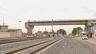 Choque entre tren y autobús deja varios heridos y muertos en Atlacomulco