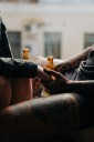 Amor, amistad y cerveza: el trío perfecto que mueve la economía en Colombia -