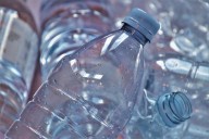 Los plásticos de botellas y latas pueden afectar a la salud de los bebés antes de que nazcan