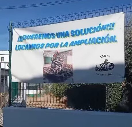 La comunidad educativa del colegio Aljibe mantiene el plante