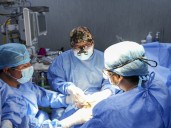 Proeza médica en EsSalud: Vladimir recuperó la alegría tras someterse a exitoso autotrasplante de dedo del pie a la mano