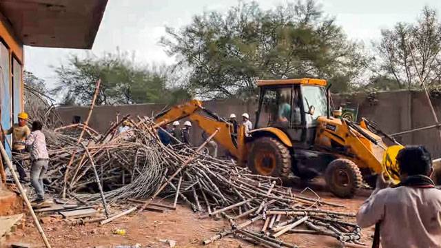 Six dead, six injured as roof collapses at Raipur steel plant