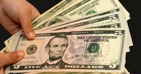 Se despide el dólar: prohíben todas las operaciones y el uso de los billetes en 11 países