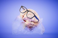 ¿Es peligroso? Revelan por qué duele la cabeza al tomar helados o bebidas frías