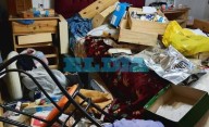 En Los Hornos, una jubilada fue maniatada y golpeada durante cinco horas: huyeron con ahorros, joyas y tarjetas