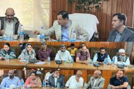 Javid Dar chairs consultative meeting with Fruit Mandi Associations to boost J&K Horticulture