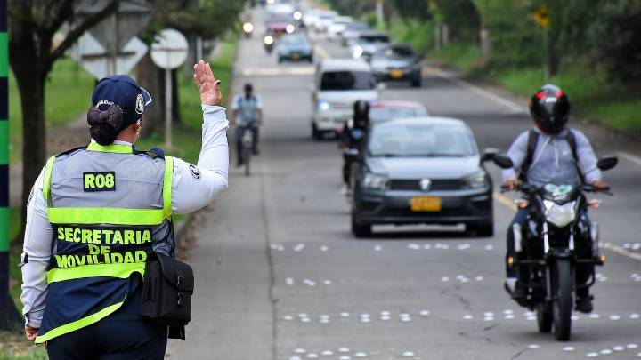 Conductores en Colombia: esta es la señal de tránsito poco conocida que podría salvarlo de una multa