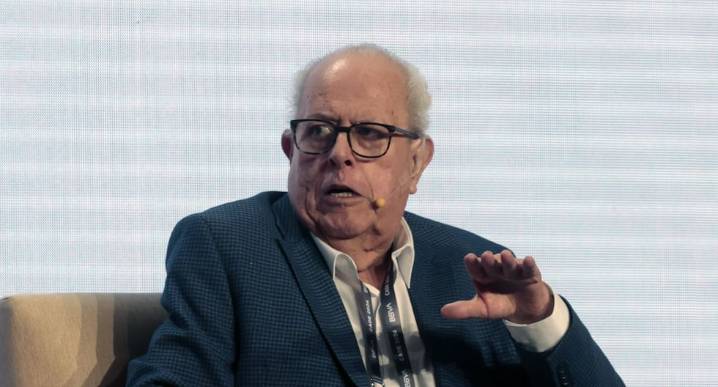 Julio Velarde, presidente del BCRP: un mal manejo fiscal no se reflejaría tan rápido, pero “si no se corrige, va a llegar”