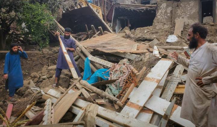 Terremoto en Afganistán deja 800 muertos y 2.800 heridos