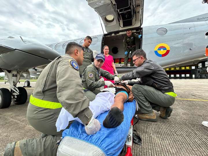 La Fuerza Aeroespacial trasladó a un agricultor con grave herida en la pierna