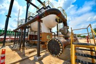 Autoridades federales detienen a empresarios y servidores públicos por tráfico de combustible