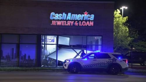 Chicago crime: Crash-and-grab burglary suspects hit pawn shop Cash America Jewelry and Loan in 4500