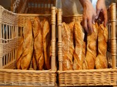 Guerra de panaderías en Francia: una cadena de supermercados sale a vender la baguette a 0,29 euros y los panaderos entran en pánico