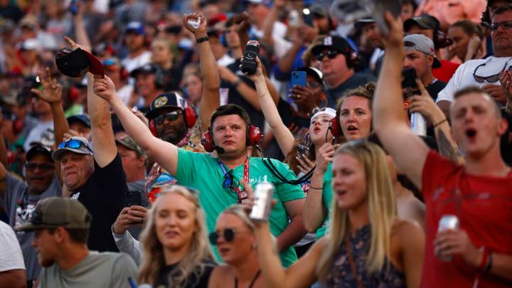 Insiders Warn NASCAR Risks Major Fanbase Loss Amid Viewership Slide NASCAR’s TV ratings keep sliding in 2025, with insiders warning fan frustration over cars, playoffs, and football could fuel deeper 