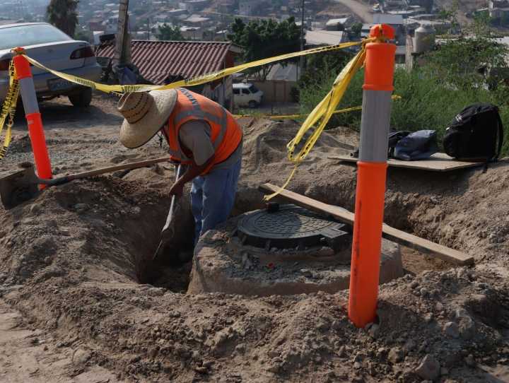 Por fin instalan red de drenaje a la colonia Ejido Rojo Gómez
