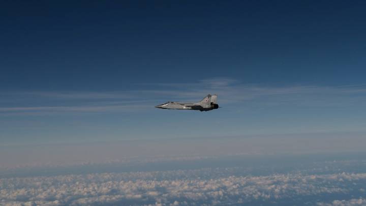 Putin sigue desafiando a la OTAN: un avión militar ruso entra en el espacio aéreo neutral sobre el mar Báltico