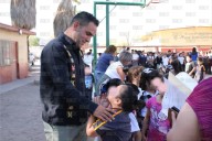 Directores municipales lideran entrega de mochilas y kits escolares