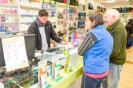 Pese a un repunte en la industria, las farmacias sufren caída de ventas