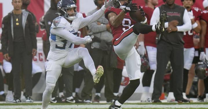 Titans sign veteran safety Amani Hooker to a multi
