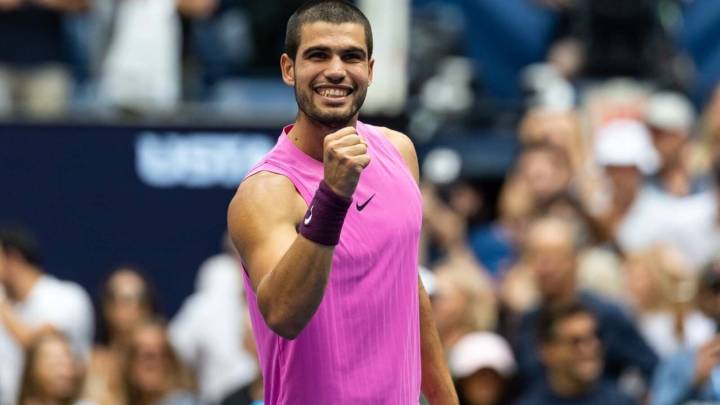 Carlos Alcaraz sweeps Novak Djokovic to reach U.S. Open final