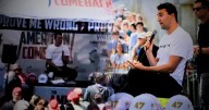 Así fue el preciso momento en que Charlie Kirk, aliado de Trump, recibe un disparo en un evento en EEUU
