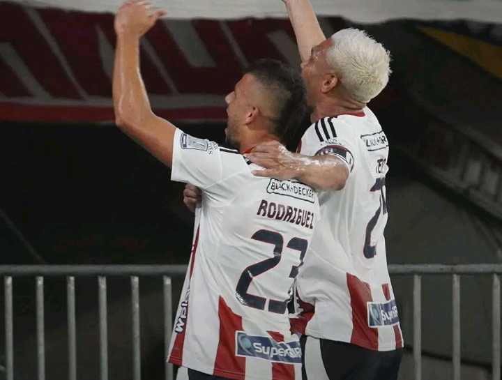 ¡Clásico con aroma a perfume! Teo y ‘Titi’ le dieron la victoria a Junior 2