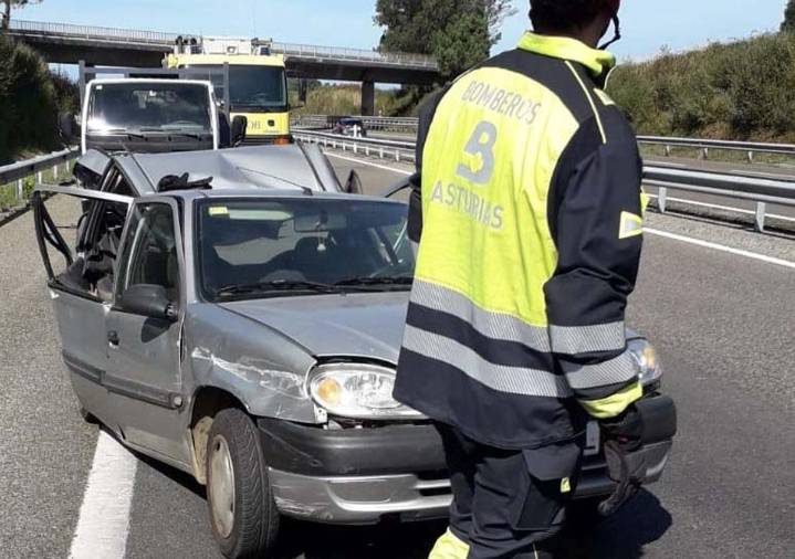 Muere un conductor tras un accidente entre dos coches en la A