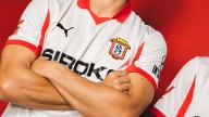 El origen del escudo de la nueva camiseta del Sporting que está causando furor entre los aficionados rojiblancos