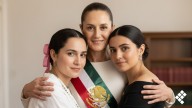 Reconoce Sheinbaum a heroínas mexicanas y migrantes durante el Grito