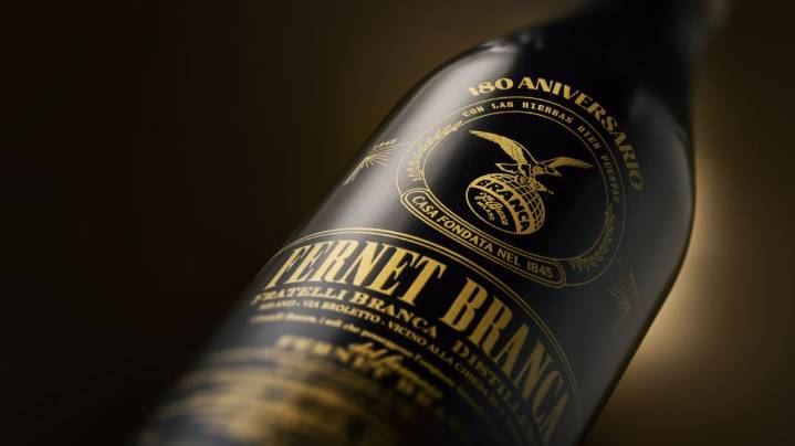 La botella que ya enloquece a los fanáticos: Fernet Branca cumple 180 años y lo celebra con un ícono de colección