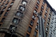 Emergencia en Santiago: mujer intenta saltar desde un edificio en Merced con San Antonio