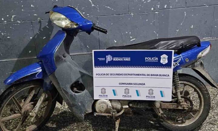 Detuvieron a dos ladrones que robaron una moto y asaltaron a un ciclista