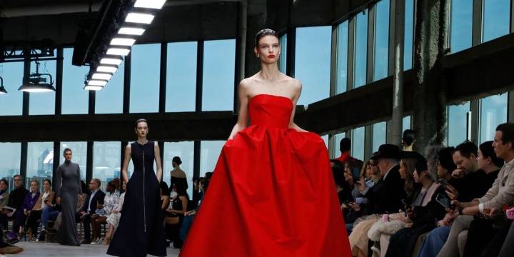 Carolina Herrera desvela el icónico lugar de Madrid en el que celebrará su desfile