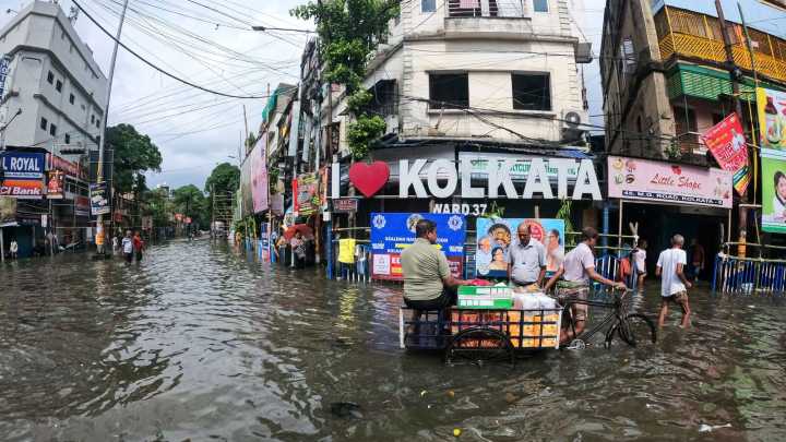 Kolkata floods ahead of Durga Puja, 10 dead; BJP, TMC trade barbs: 10 points