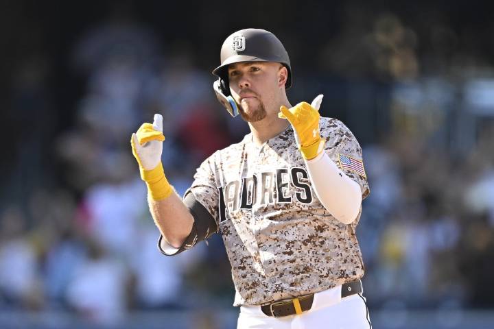 Deadspin | Padres winning, Gavin Sheets hitting going into finale vs. White Sox