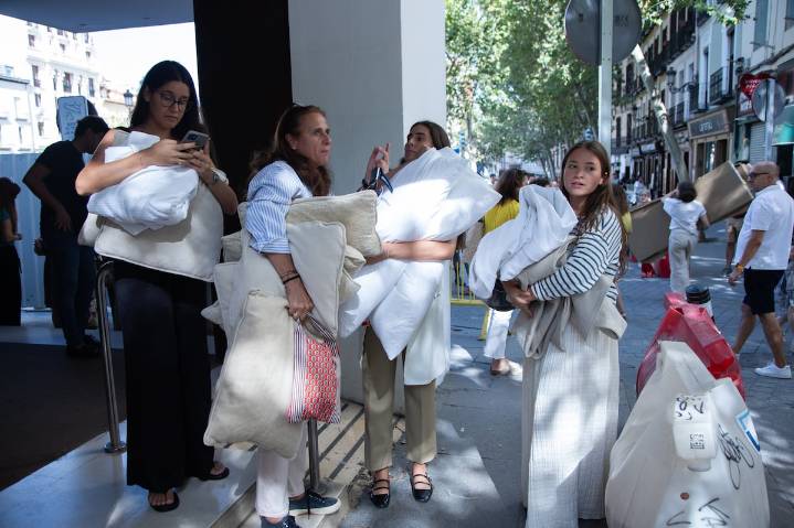 El mercadillo más deseado y exitoso de Madrid: los compradores arrasan en el Hotel Reina Victoria