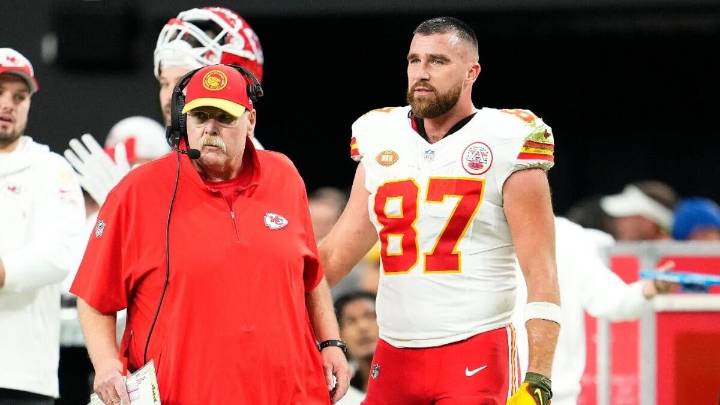 Andy Reid shrugs off Travis Kelce bump vs. Giants after Chiefs avoid first 0